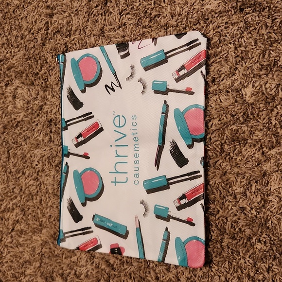 Thrive Causemetics Beauty With a Purpose Cosmetic Bag - Picture 2 of 3
